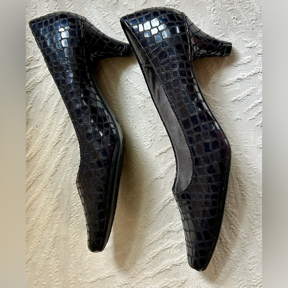 AEROSOLES Black Crocodile Print Patent Leather Textured Kitten Heels size 7 1/2